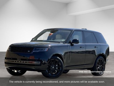 Used 2025 Land Rover Range Rover SE AWD/4WD image 2