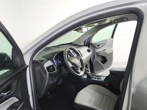 Used 2022 Chevrolet Equinox LS w/ LS Convenience Package image 9