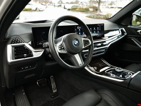 Used 2025 BMW X5 xDrive50e w/ Executive Package image 19
