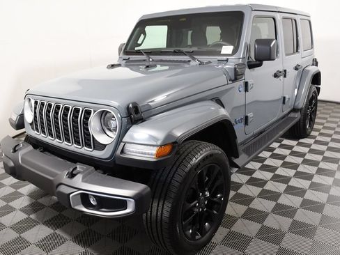 Used 2025 Jeep Wrangler Unlimited Sahara AWD/4WD image 1