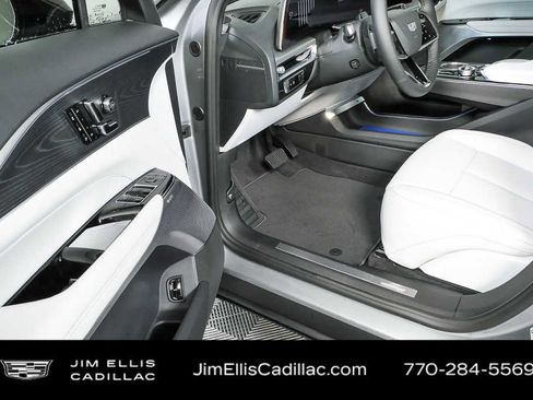 New 2026 Cadillac Lyriq Premium Luxury image 8