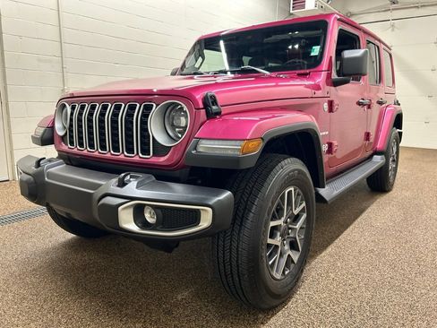 Used 2024 Jeep Wrangler Unlimited Sahara AWD/4WD image 5