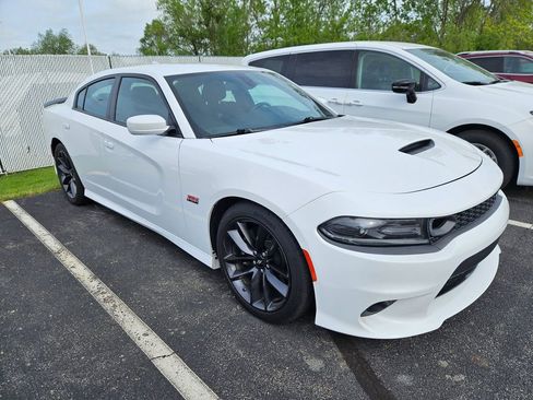 Used 2019 Dodge Charger Scat Pack RWD image 3