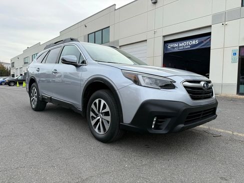 Used 2020 Subaru Outback Premium image 2