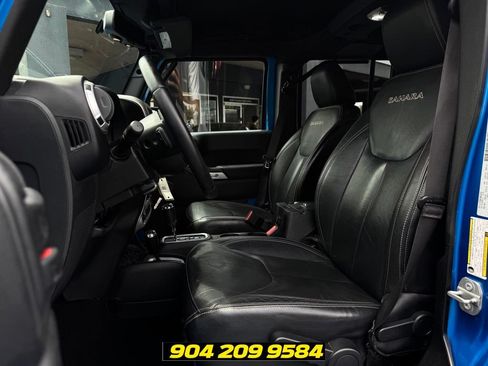 Used 2016 Jeep Wrangler Unlimited Sahara w/ Dual Top Group AWD/4WD image 20