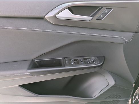 New 2026 Volkswagen Taos SE AWD/4WD image 10
