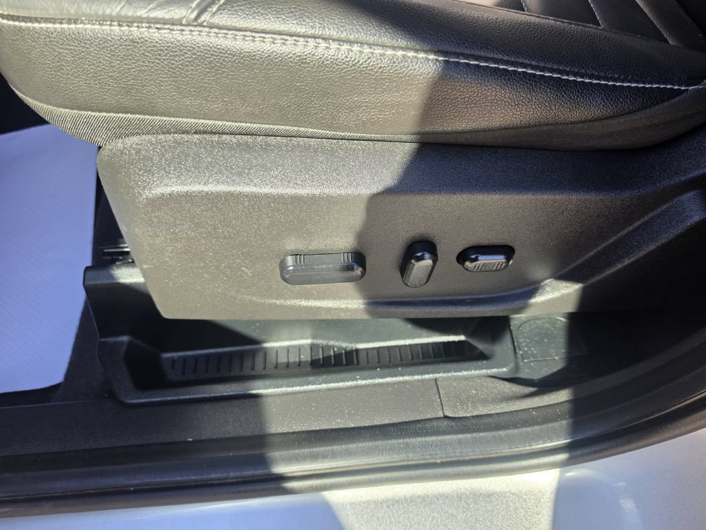 Used 2015 Ford Escape SE w/ Equipment Group 201A AWD/4WD image 16