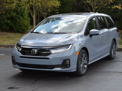 New 2026 Honda Odyssey Touring image 3