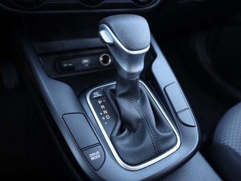 Used 2025 Kia Soul LX image 3