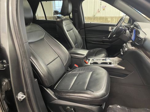 Used 2020 Ford Explorer Limited w/ Class III Trailer Tow Package image 40