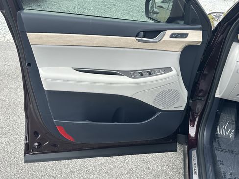 Used 2024 Hyundai Palisade Limited FWD image 10