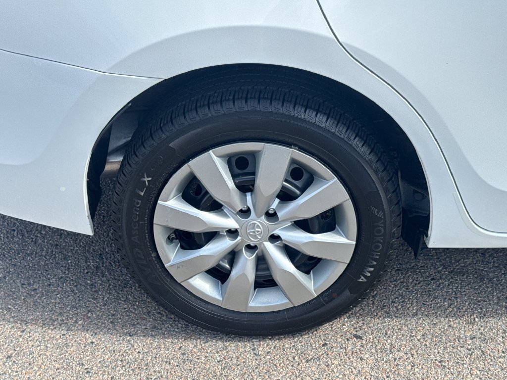 Used 2016 Toyota Corolla LE FWD image 41