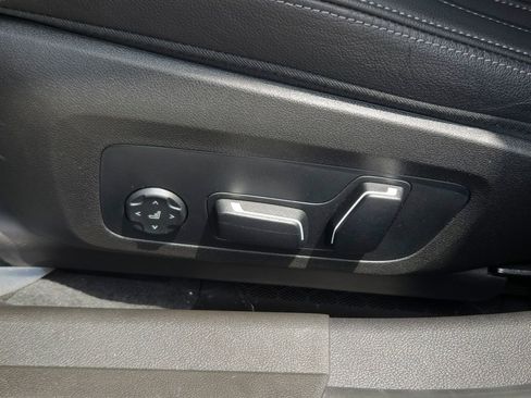 Used 2025 BMW 330i Sedan w/ Convenience Package RWD image 17