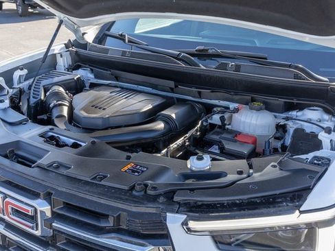 Used 2025 GMC Acadia Elevation image 12