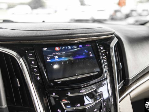 Used 2018 Cadillac Escalade ESV Luxury image 29