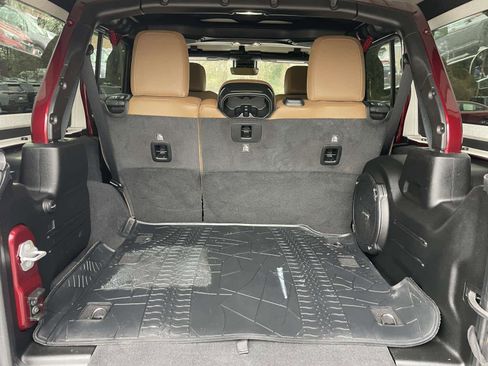 Used 2021 Jeep Wrangler Unlimited Sahara image 9