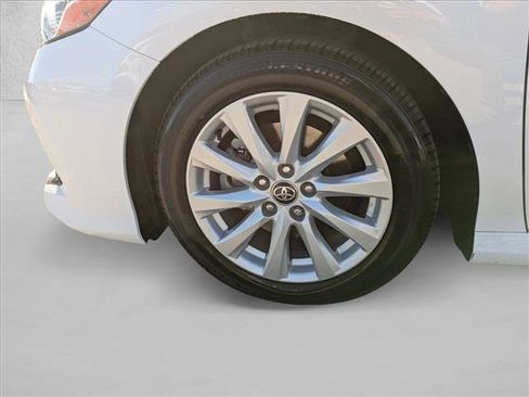 Certified 2020 Toyota Camry LE image 22