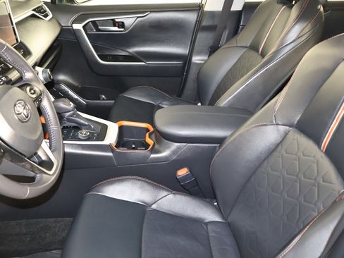 Used 2024 Toyota RAV4 Adventure image 38