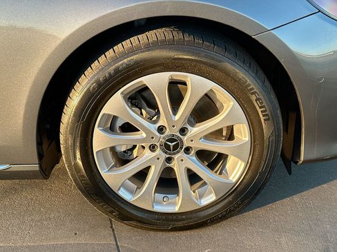 Used 2018 Mercedes-Benz E 300 4MATIC image 10