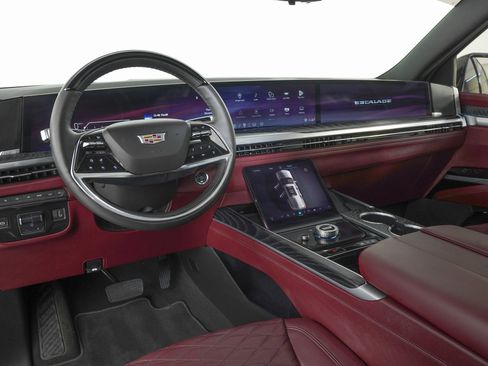 Used 2025 Cadillac Escalade Premium Luxury w/ Touring Package image 18