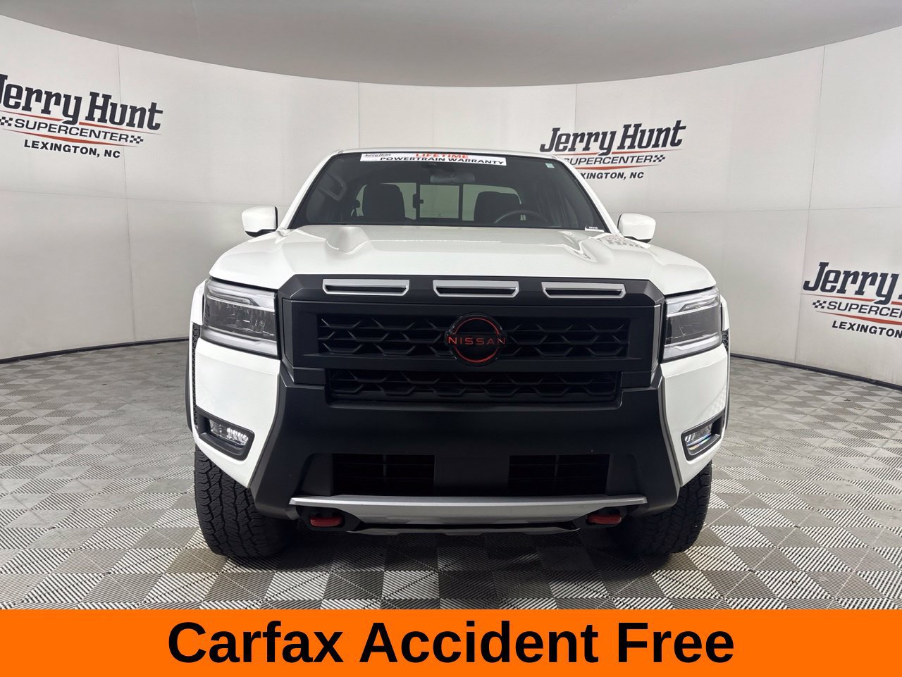 Used 2025 Nissan Frontier PRO-4X AWD/4WD image 3