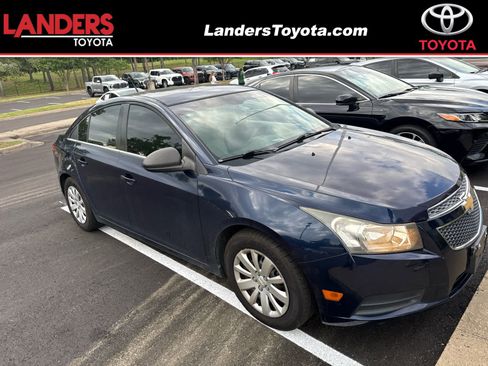 Used 2011 Chevrolet Cruze LS image 1
