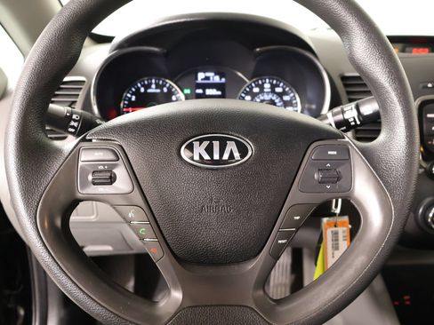 Used 2017 Kia Forte LX FWD image 3