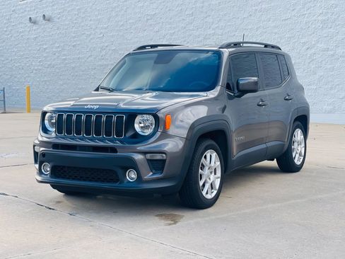 Used 2019 Jeep Renegade Latitude image 2