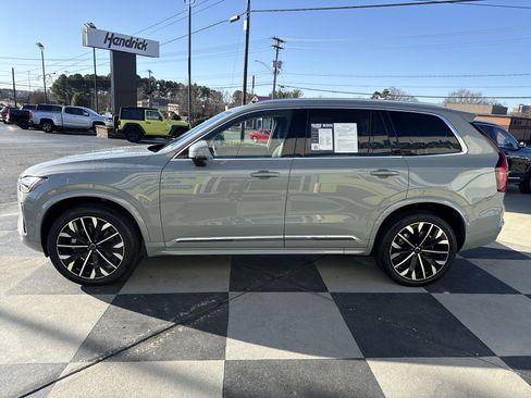 Used 2025 Volvo XC90 B6 Plus image 7