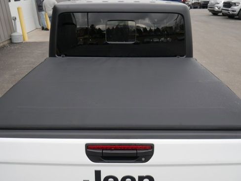 Used 2024 Jeep Gladiator Sport image 11