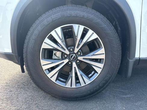 Used 2023 Nissan Rogue SV w/ SV Premium B Package image 9