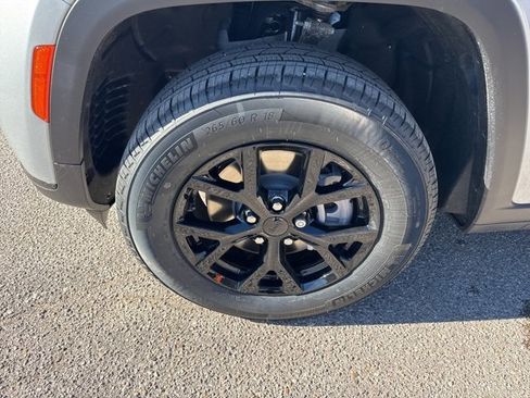 New 2025 Jeep Grand Cherokee L Laredo image 8