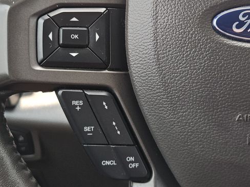 Used 2018 Ford Expedition XLT w/ Equipment Group 202A RWD image 20