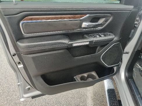 Used 2019 RAM 1500 Laramie AWD/4WD image 26
