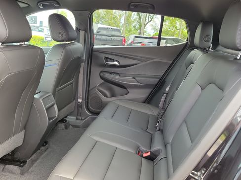 Used 2025 Buick Envista Sport Touring w/ Convenience II Package FWD image 12