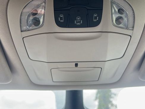 Used 2023 Chrysler Pacifica Touring-L FWD image 39