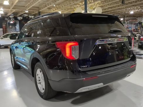Used 2023 Ford Explorer XLT w/ Equipment Group 202A AWD/4WD image 11