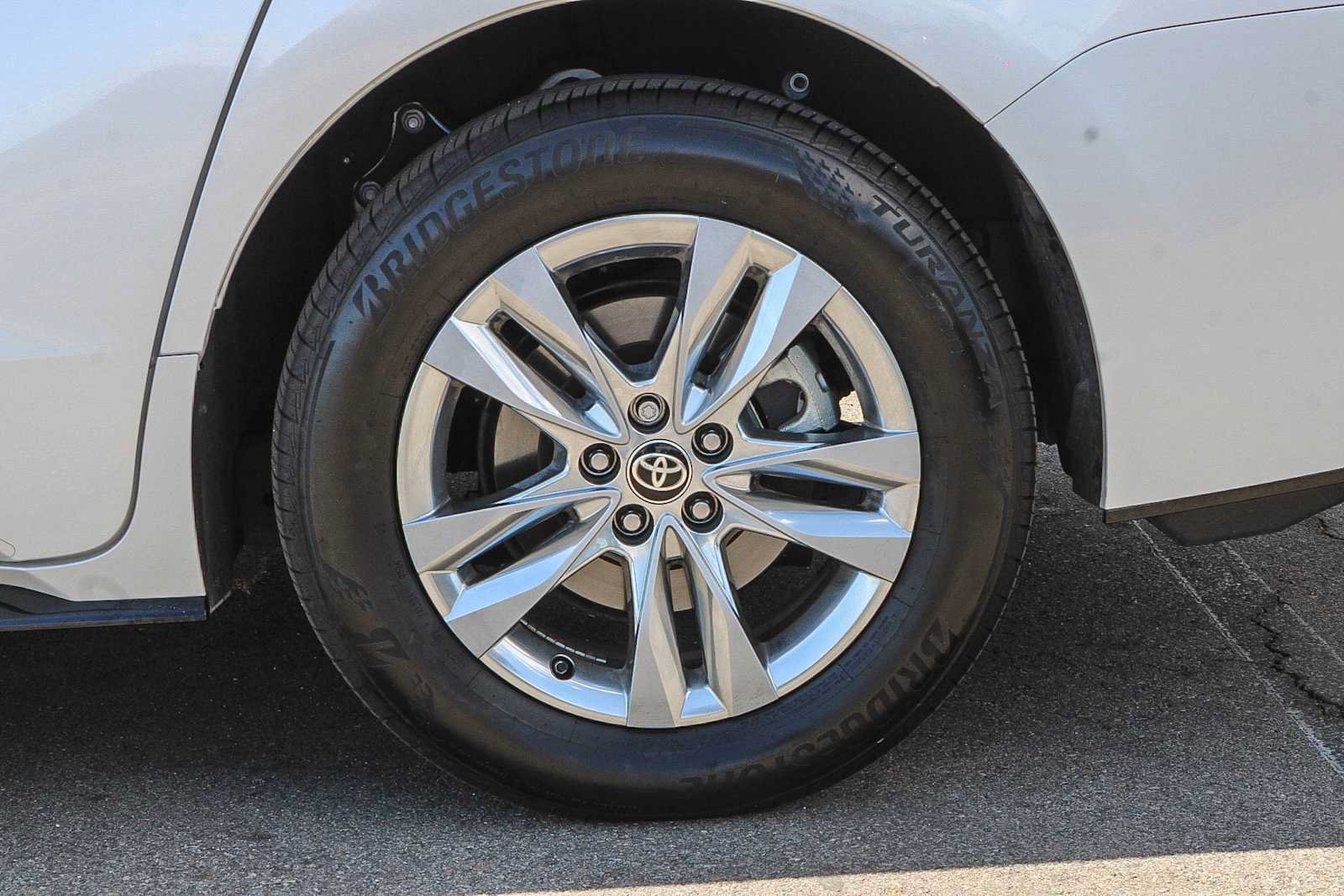 Used 2024 Toyota Sienna Limited AWD/4WD image 10