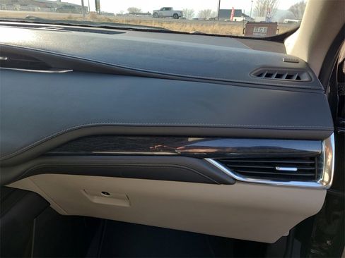 Used 2023 Cadillac XT4 Premium Luxury image 16