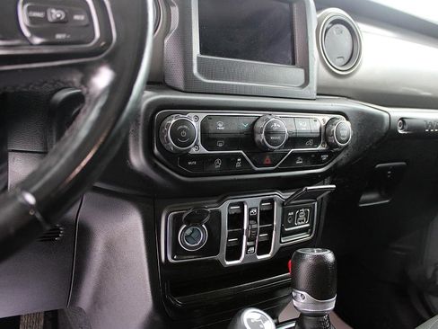 Used 2022 Jeep Wrangler Unlimited Sport image 30