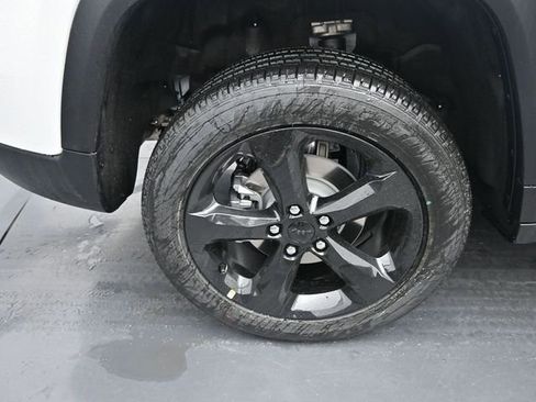 New 2025 Jeep Grand Cherokee Altitude AWD/4WD image 40