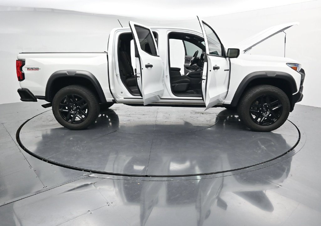 Used 2024 Chevrolet Colorado Trail Boss w/ Technology Package AWD/4WD image 41