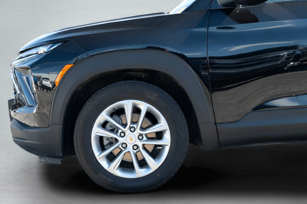 Used 2025 Chevrolet TrailBlazer LS w/ LS Convenience Package FWD image 13
