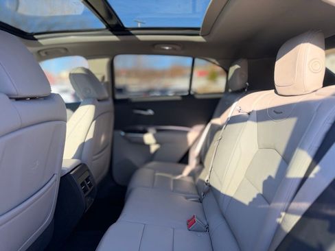 Used 2022 Cadillac XT4 Luxury w/ Cold Weather Package image 21