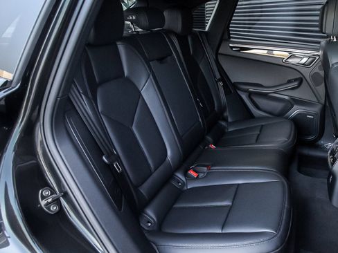 Certified 2024 Porsche Macan AWD/4WD image 18