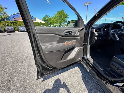 Used 2023 GMC Acadia Denali w/ Denali Ultimate Package AWD/4WD image 23