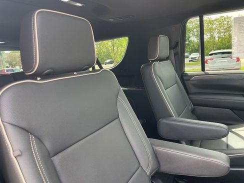 Used 2023 GMC Yukon XL SLT w/ SLT Luxury Package AWD/4WD image 38