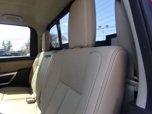 Used 2019 Nissan Titan SL image 44