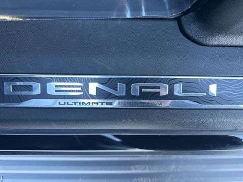 Used 2025 GMC Yukon Denali Ultimate w/ LPO, Floor Liner Package image 15
