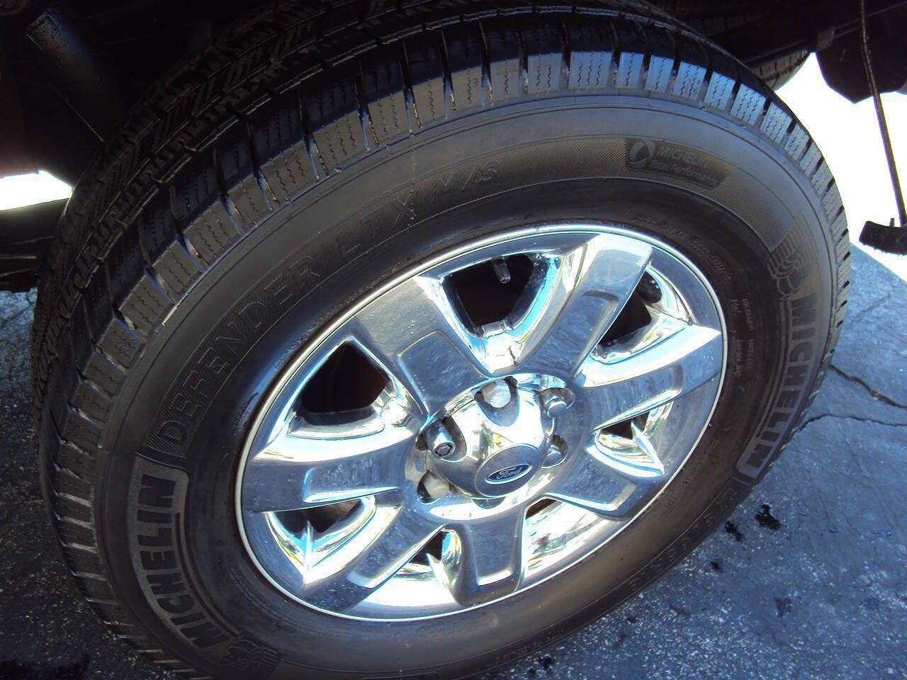 Used 2014 Ford F150 XLT w/ Equipment Group 302A Luxury AWD/4WD image 18